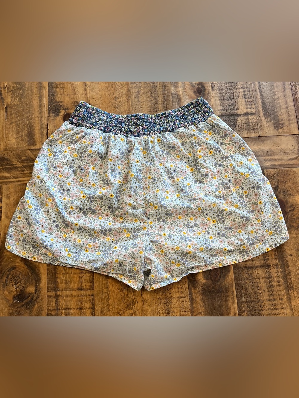 American Eagle Outfitters Floral Resort High-Waist Shorts in Light Blue and Navy - Picture 4 of 12